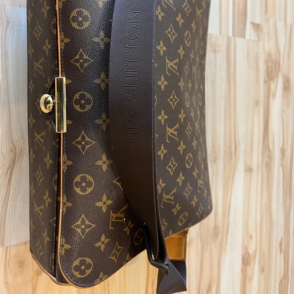Louis Vuitton Monogram Abbesses Messenger Bag - Picture 5 of 6